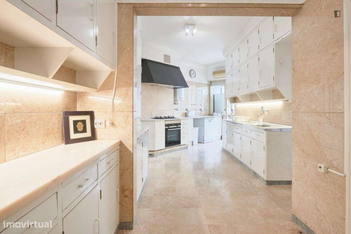 Quarto - localizado em Lisbon - Grande imagem: 3/10