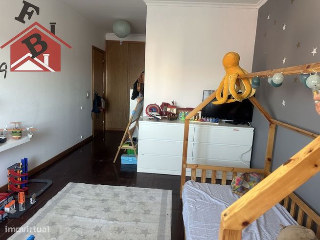 EXCELENTE T2 C/ LAREIRA ÁREA 123M2 SANTA MARINHA 220.000€-19