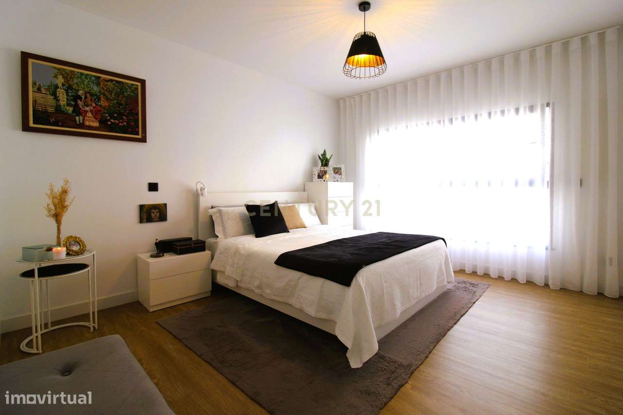 Apartamento T2 Exclusivo com Vista Mar e Localização Privilegiada-11