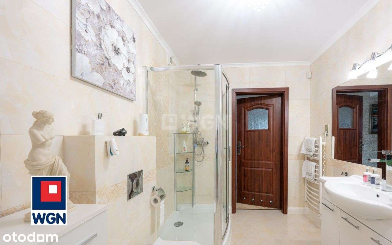 Luksus i funkcjonalność w otoczeniu natury – dom z basenem.-18