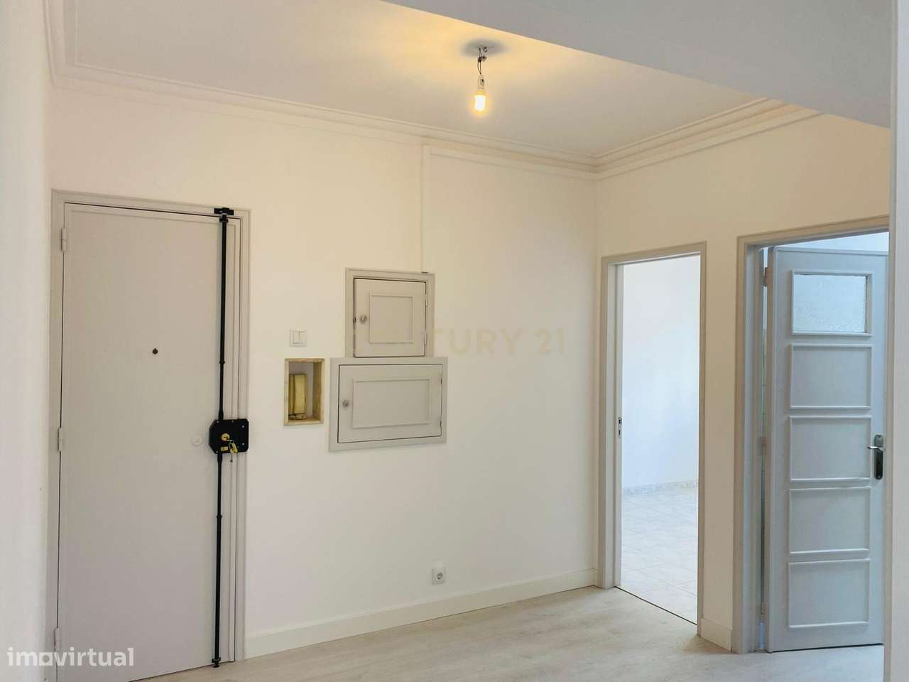 T2 para Arrendar na Damaia - Áreas Generosas e Excelente Localização! - Grande imagem: 2/18