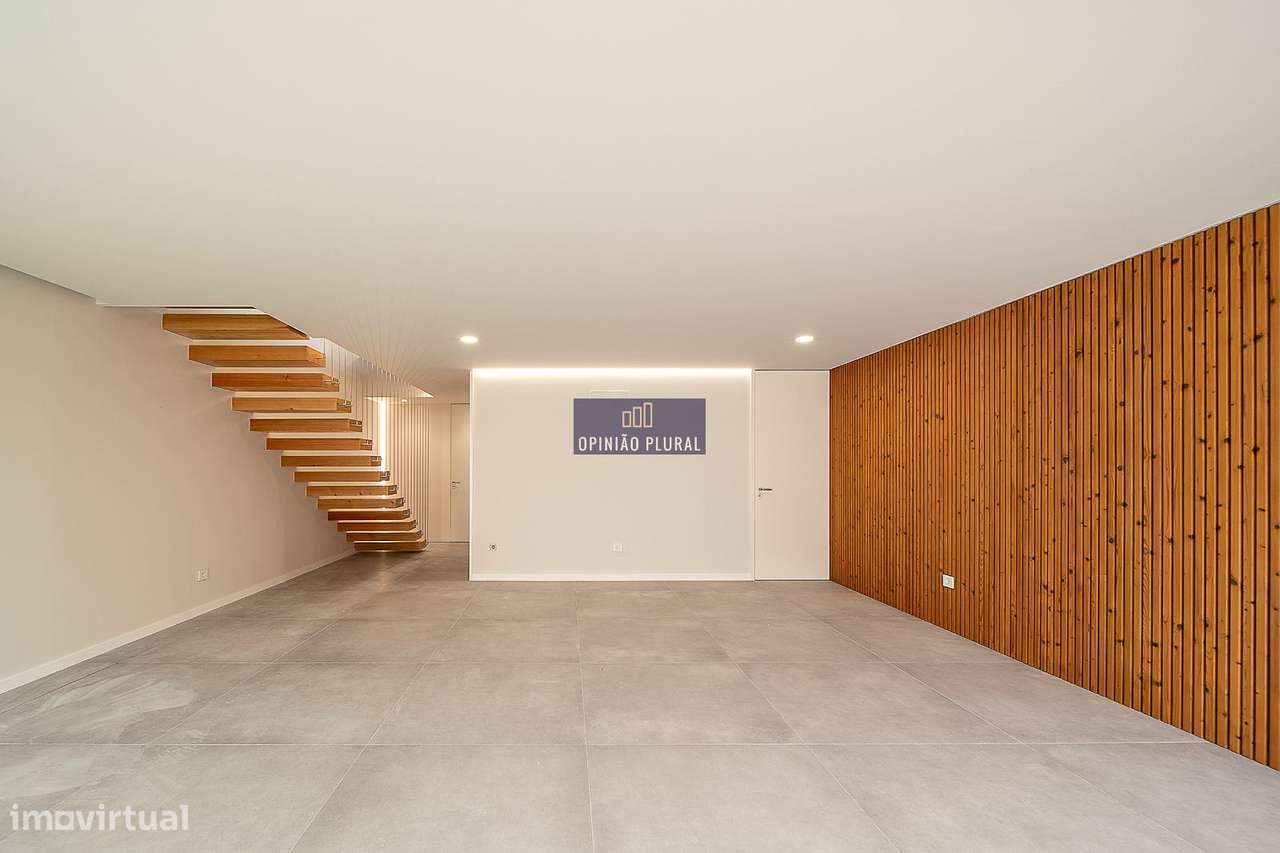 Espaçosa Moradia T4 com Escritório e Piscina - Pronta a Habitar-31