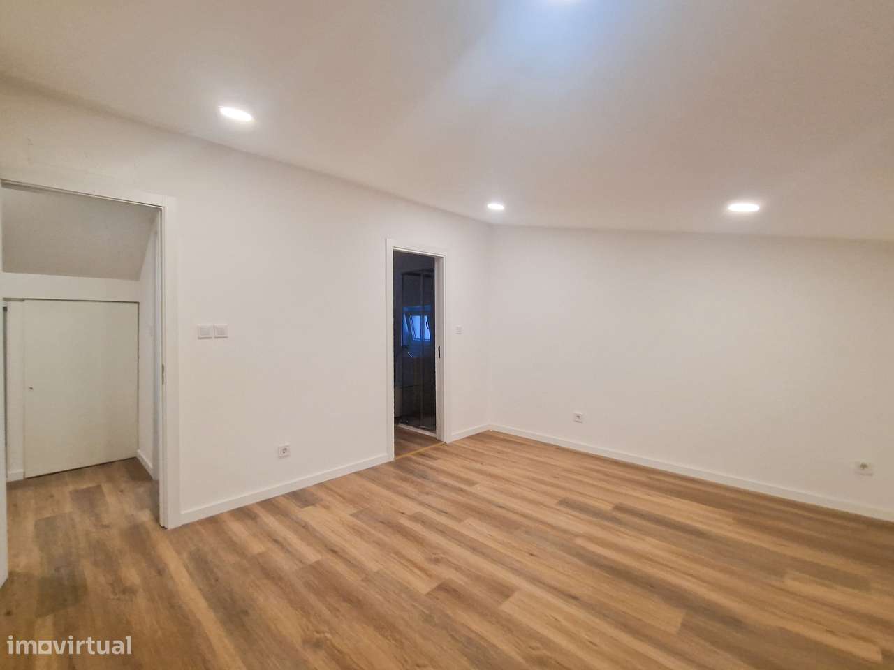 Moradia 4 ass. totalmente remodelada - possibilidade de quarto no r/c-20