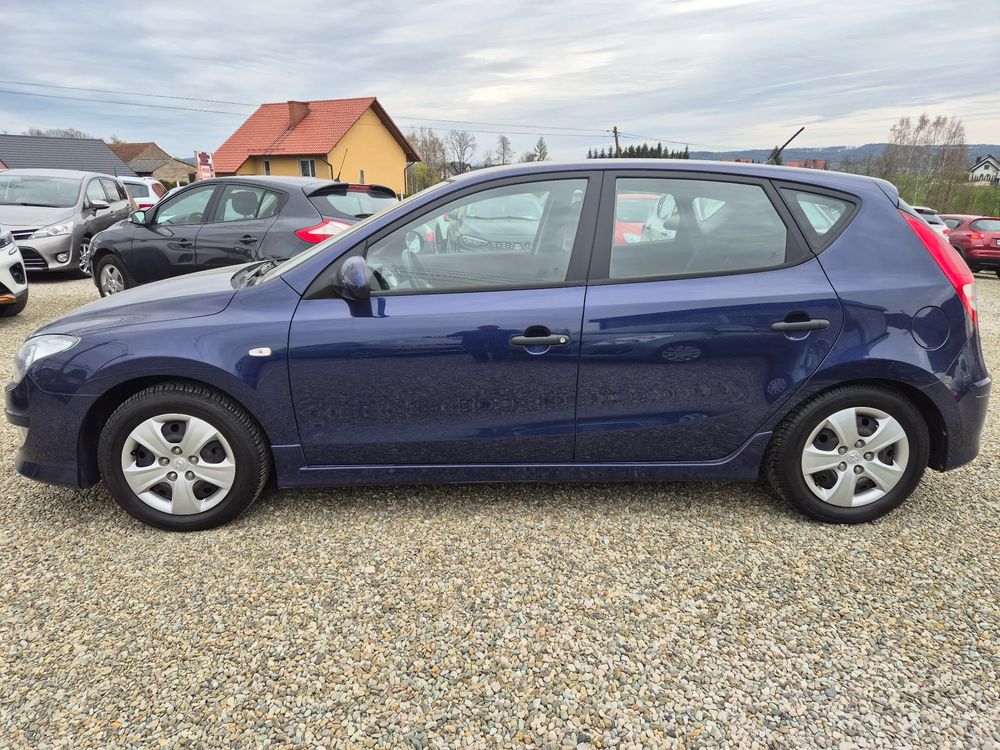 Hyundai i30 I blue 1.4 2011