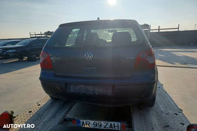 Lampa stop stanga pe aripa Volkswagen VW Polo 4 9N  [din 2001 pana  2005] seria Hatchback 5-usi 1.4 - 4
