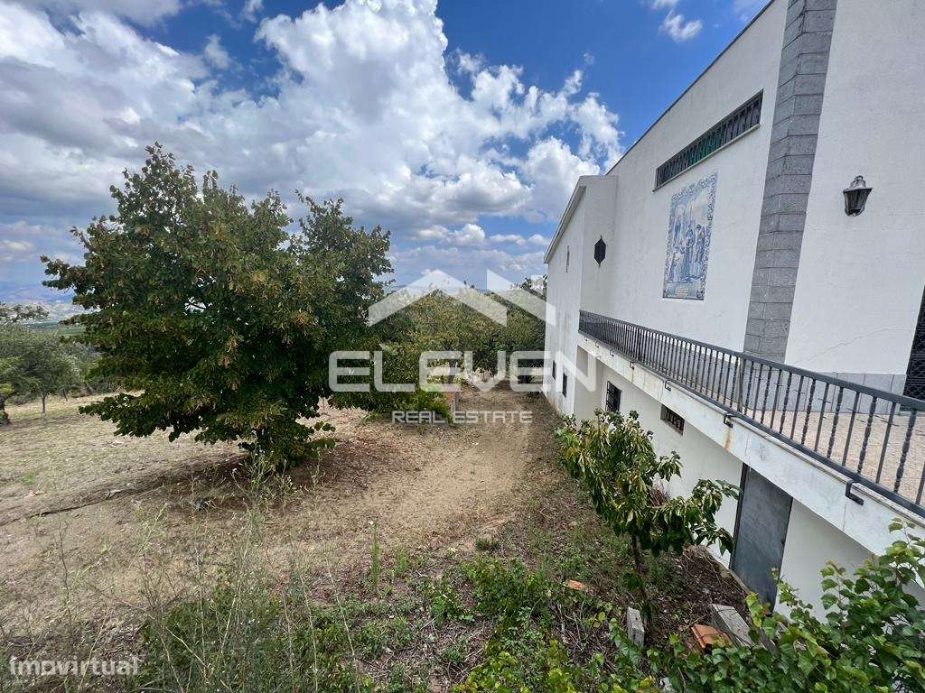 Duas Excelentes Moradias e Terreno Trevões São João Pesqueira - Grande imagem: 2/53