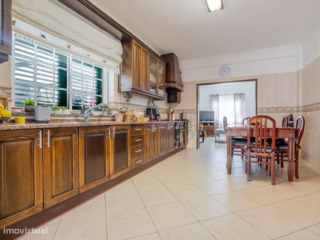 Moradia T5 Independente com Garagem em Fernão Ferro - Grande imagem: 2/45