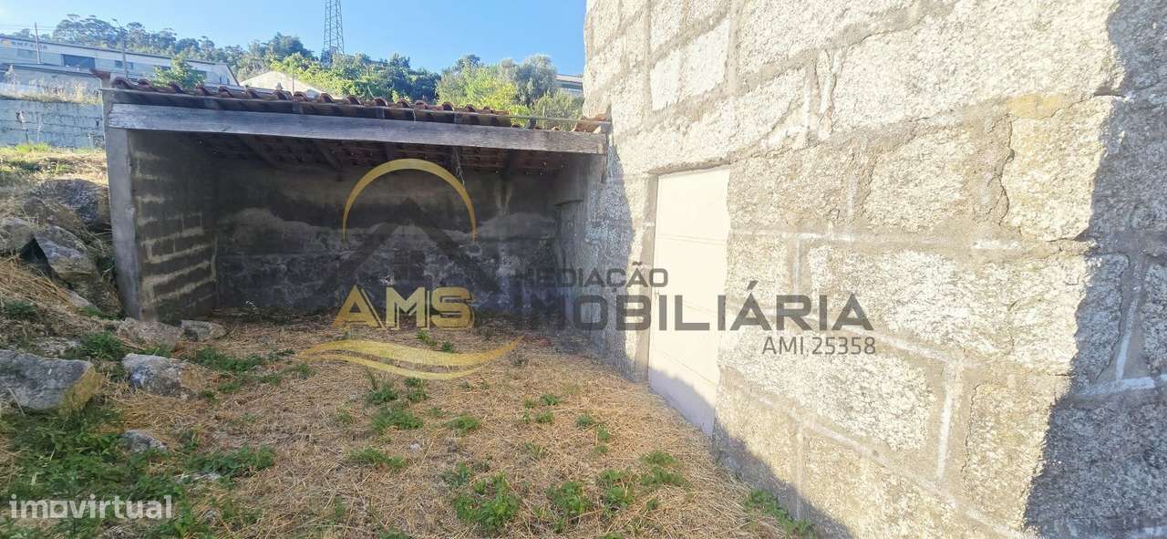 Moradia para restauro e terreno industrial com mais de 4000m²-29