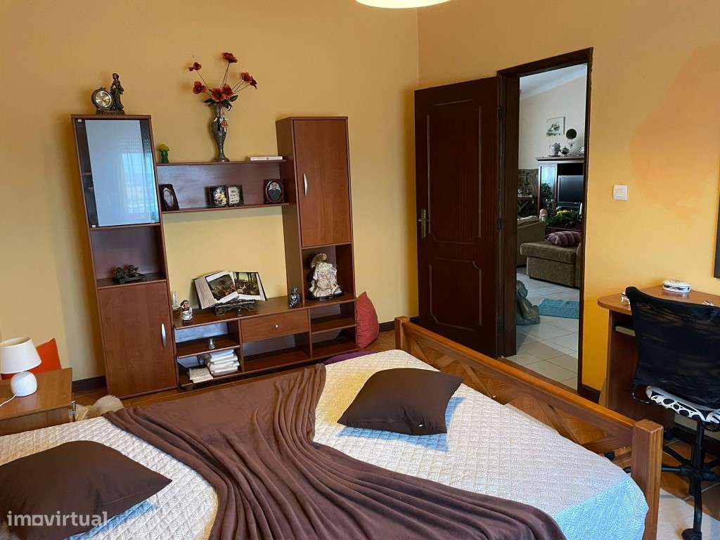 Moradia T3 com Restaurante, Café/Minimercado e Terreno | Painho - C... - Grande imagem: 4/7