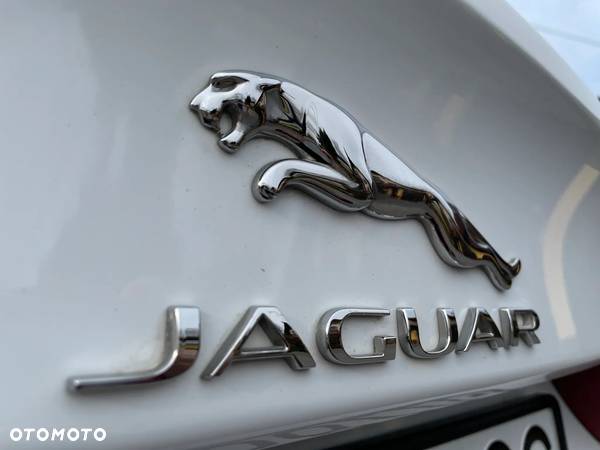 Jaguar XE - 10