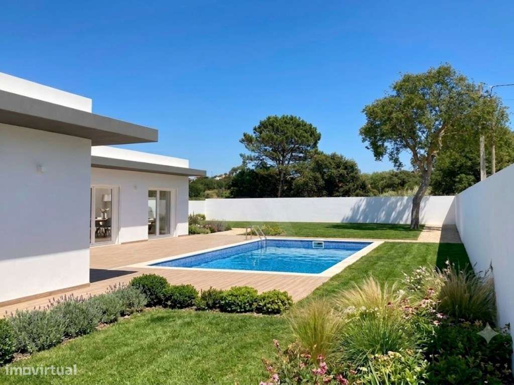 Moradia T3 com piscina junto ao centro das Caldas da Rainha-23