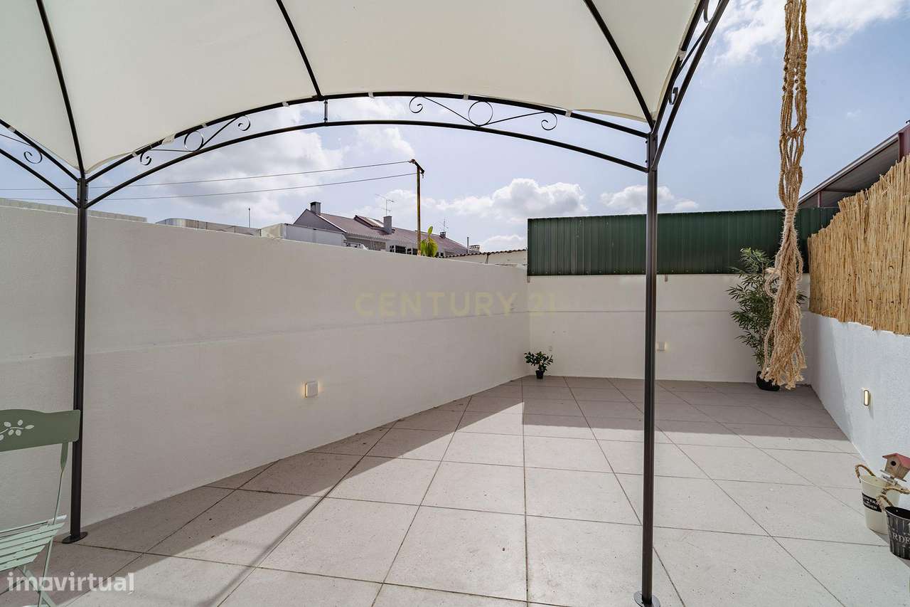 Apartamento T2 Fogueteiro com Logradouro-34