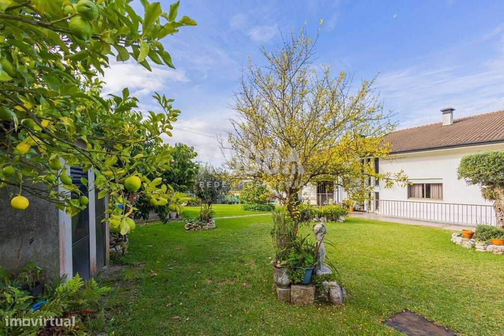 Moradia T4+ com Jardim e Pomar em Escapães, Santa Maria da Feira-34