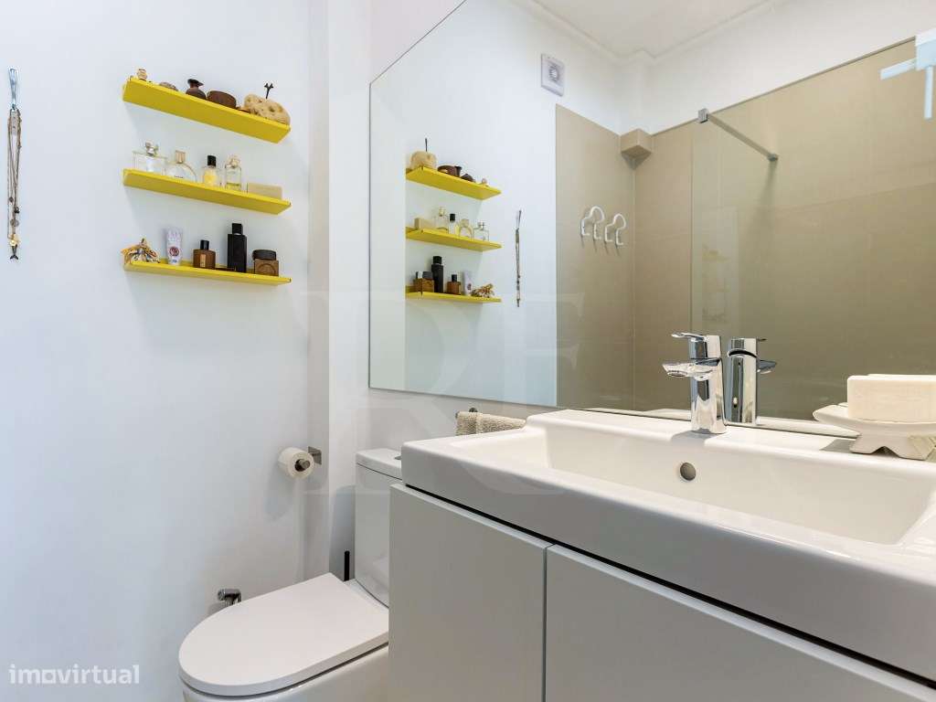 Apartamento T3 em Paço da Rainha / Campo Mártires da Pátria-19