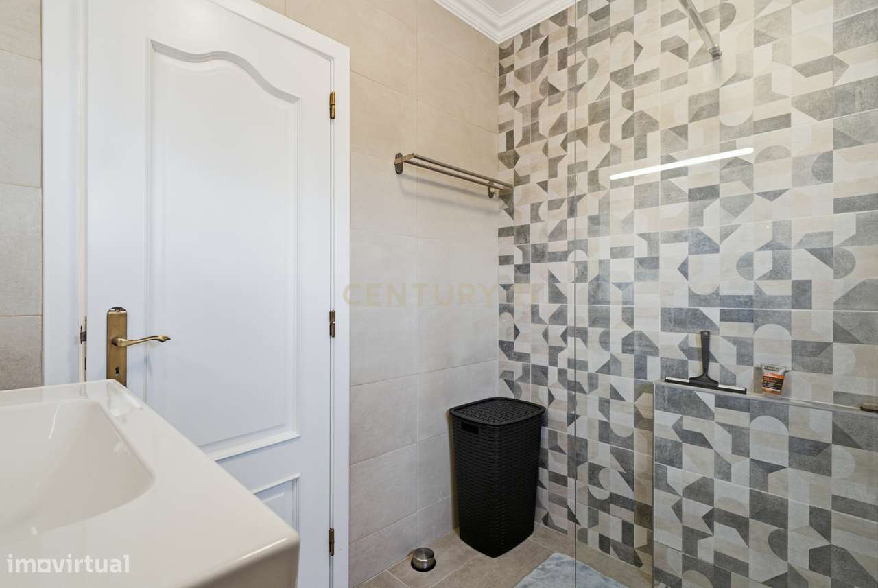 Moradia T3+1 Totalmente Remodelada  em 2026 com Piscina, Painéis Solar-35