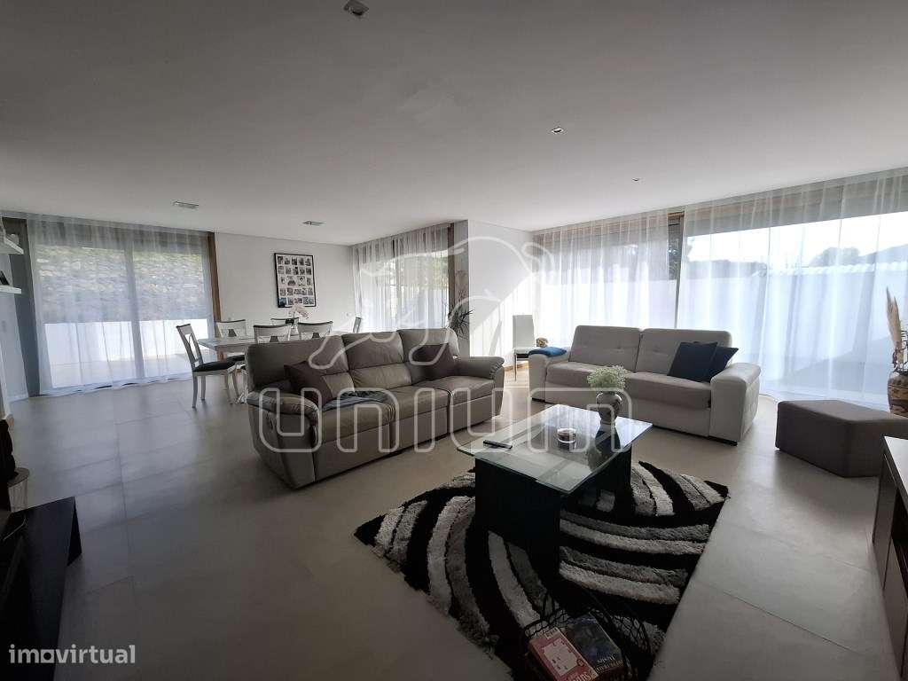 Fabulosa Moradia Geminada T3 com Jardim-10