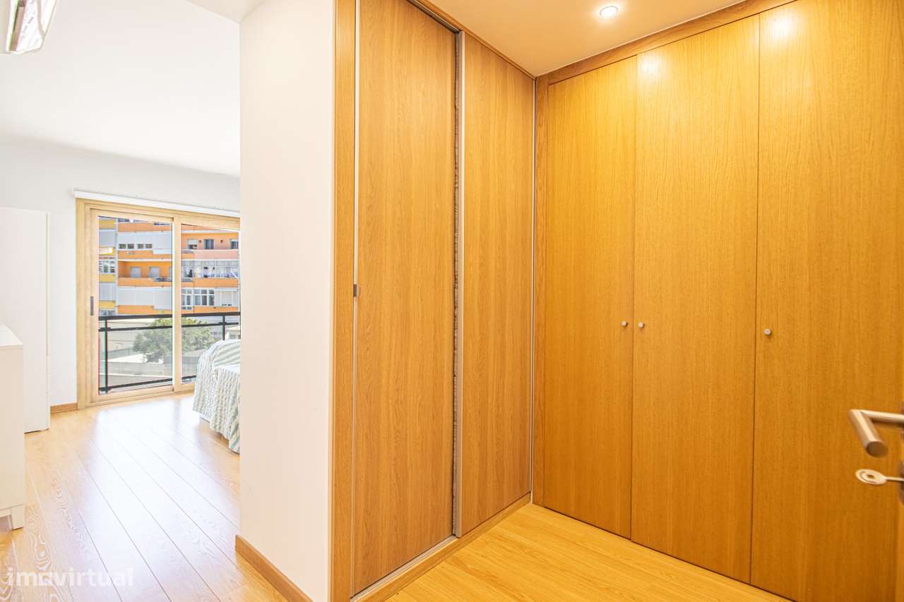 Apartamento, T1+1 Moderno na Venteira Amadora-13