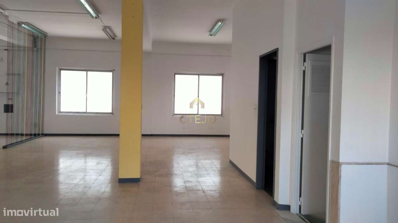 LOJA PARA VENDA  POVOA de SANTA IRIA  COM 260m2-10