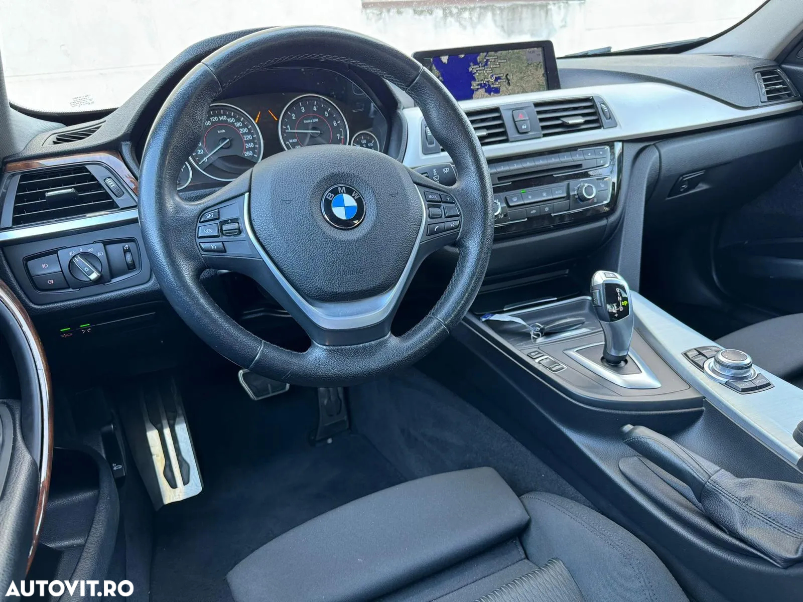 BMW Seria 3 320i Aut. Sport Line - 9