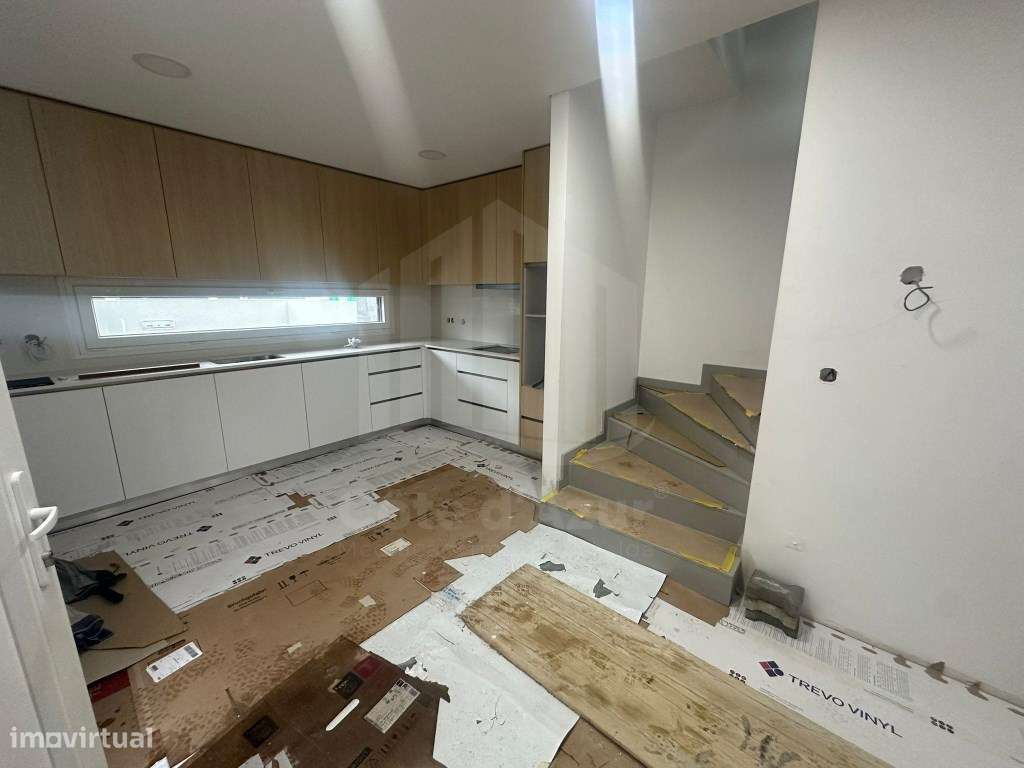 Moradia Geminada T2 com duas on-suite - Fernão Ferro - Grande imagem: 4/17