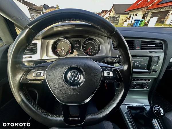 Volkswagen Golf - 20