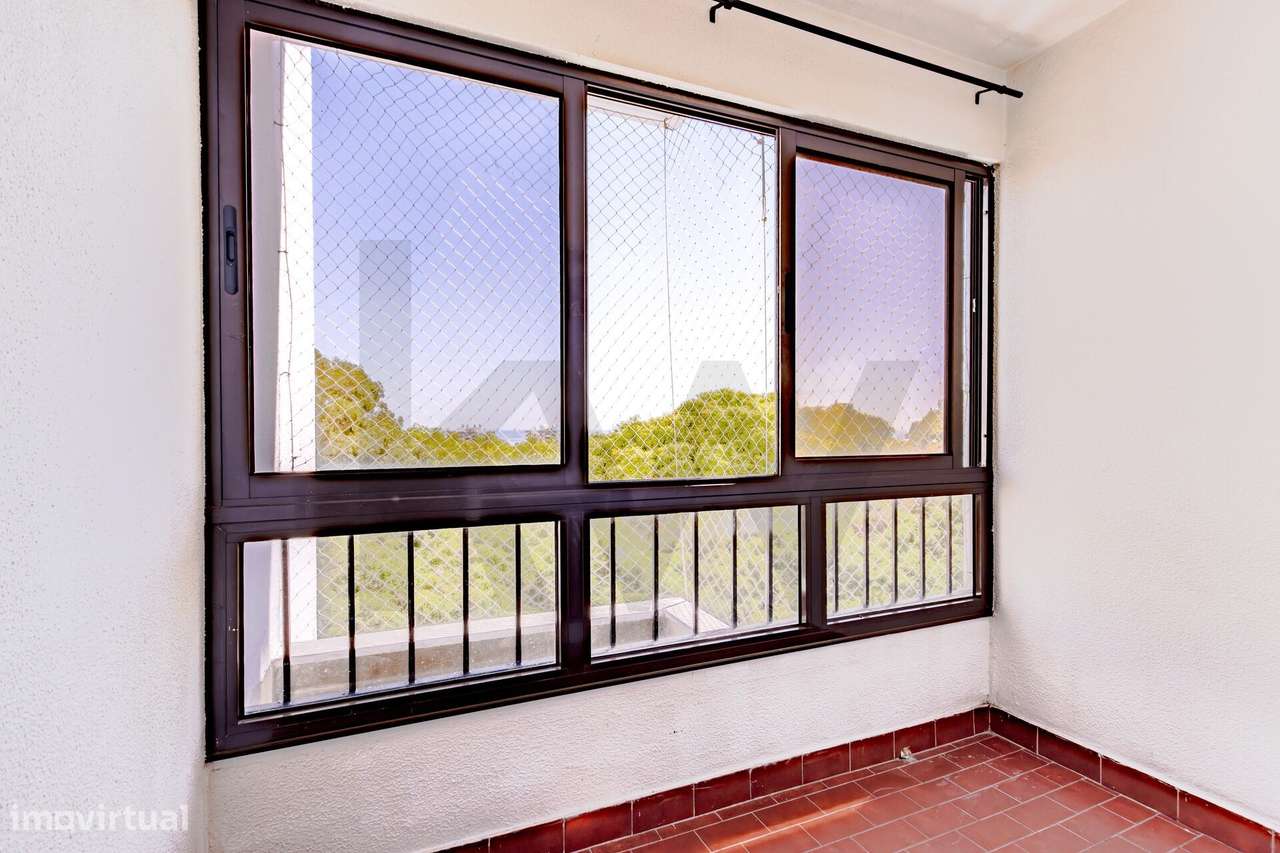 Apartamento T2 com Garagem Box e Vista Mar | Buzano – Parede-12