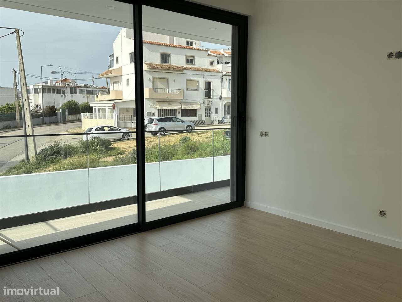 Moradia Unifamiliar de Luxo com Piscina e Jardim-38