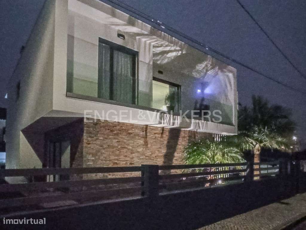 Moradia de Luxo T4-9