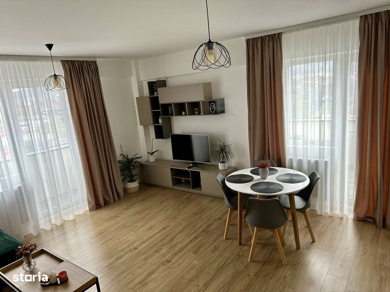 Inchiriez apartament 2 camere 2 parcari Stadion Floresti - Imagine principală: 2/9