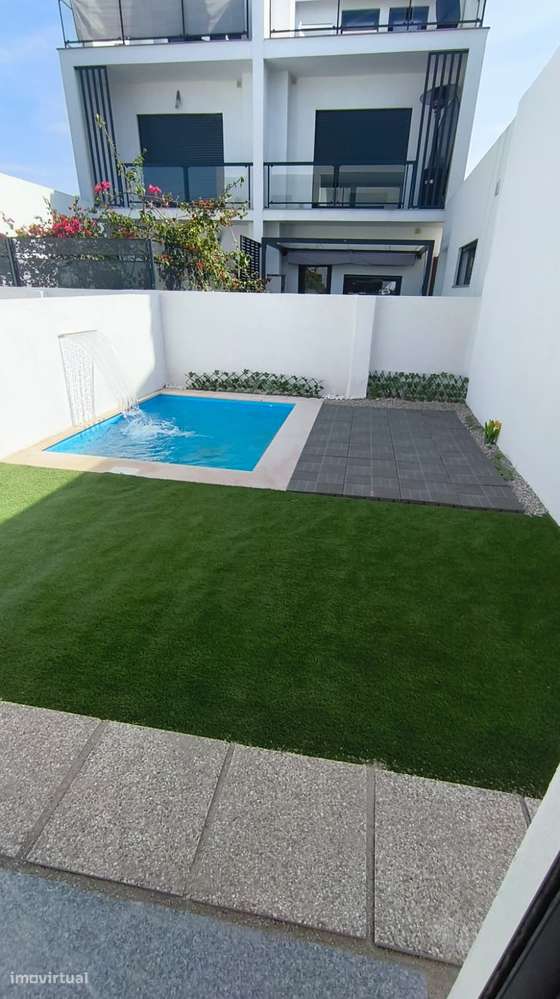 Moradia Geminada T3 Nova com Quarto no R/C e piscina-7