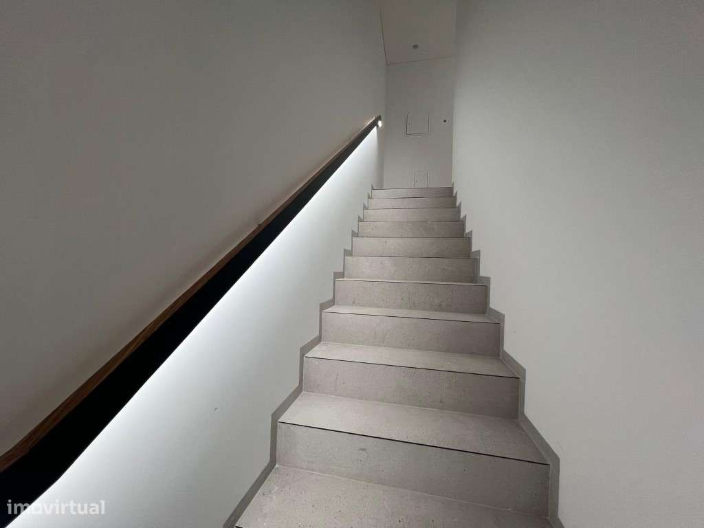 Moradia Nova T3 em Loulé

Descubra esta magnífica moradia T3 de a...-22