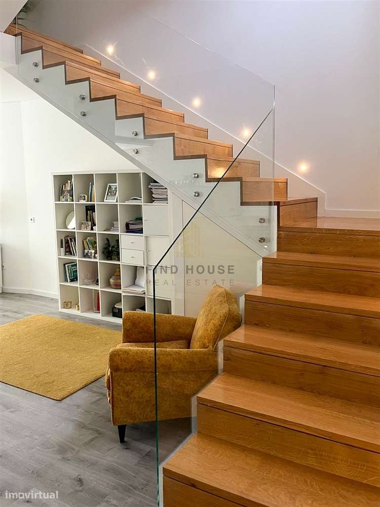 Moradia T4 totalmente remodelada no centro histórico de Viana do Caste - Grande imagem: 2/28