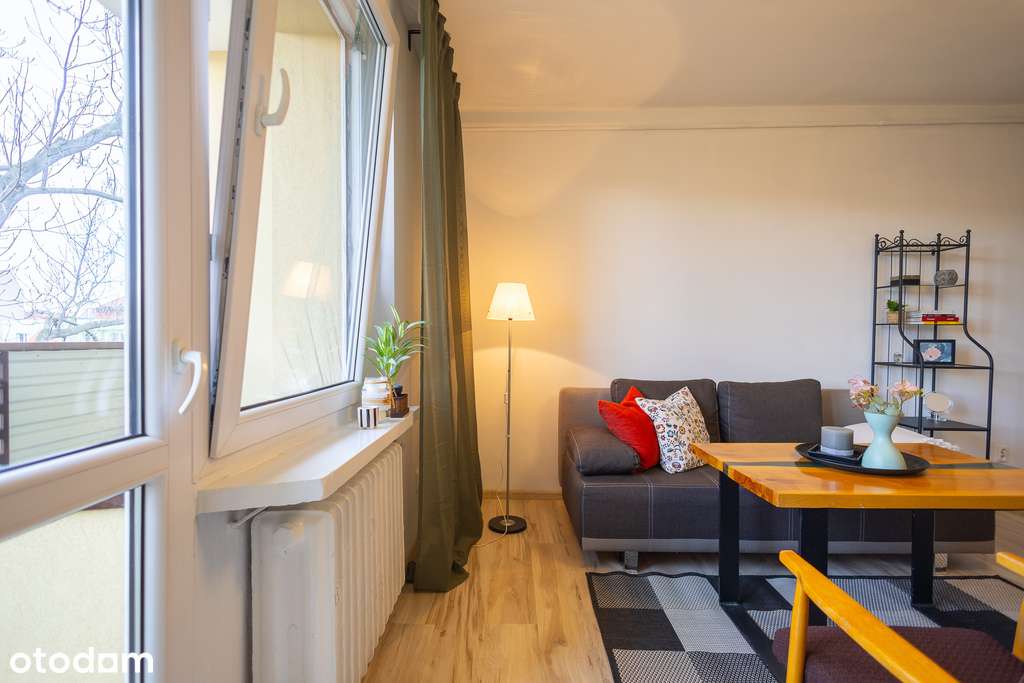 kawalerka z oddzielną kuchnią/Krzyki/Huby/balkon-3