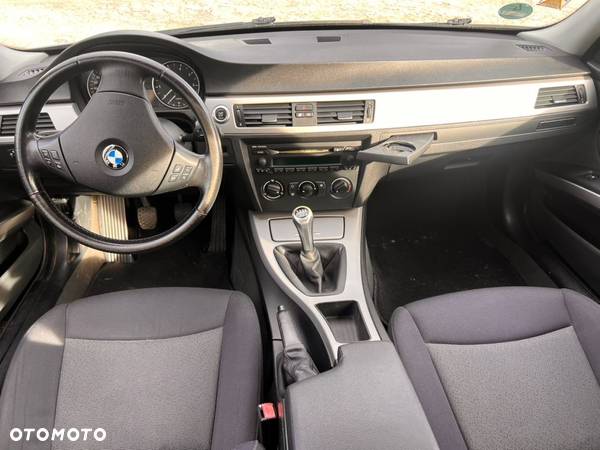 BMW Seria 3 318i - 9