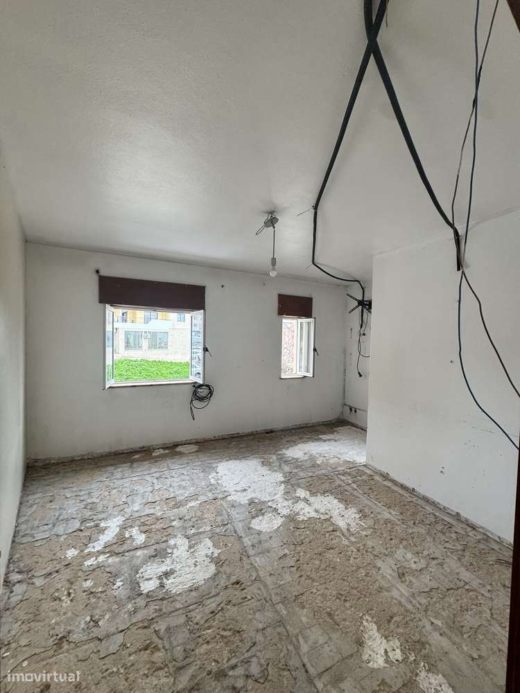 Oportunidade para investidores: T2 para renovar — centro de Lagos. - Grande imagem: 4/21