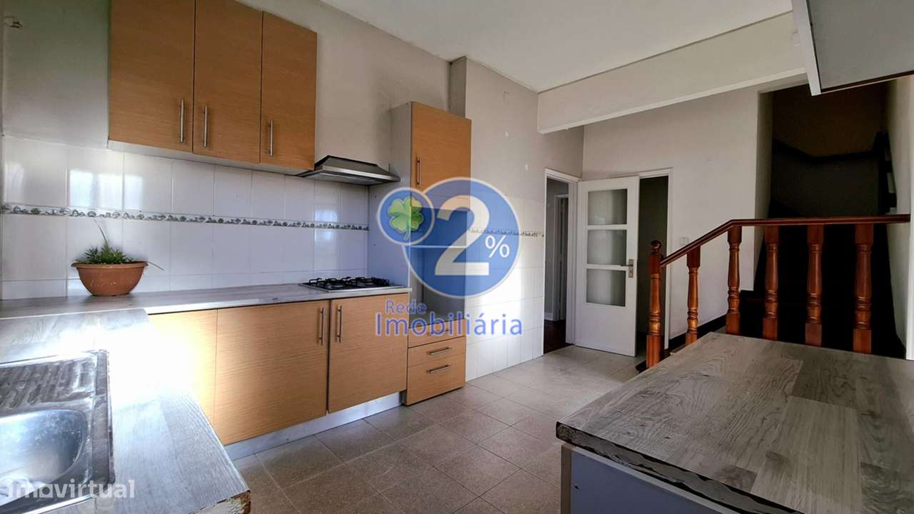 Apartamento T5 Duplex com Logradouro - Pousos-20