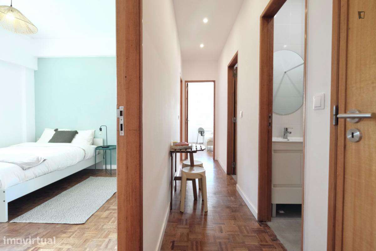 Quarto - localizado em Benfica Lisbon - Grande imagem: 2/8
