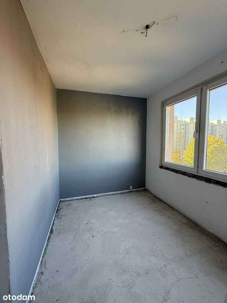 3 lub 4 pokojowe mieszkanie do remontu z balkonem, Os. Dywizjonu 303-15