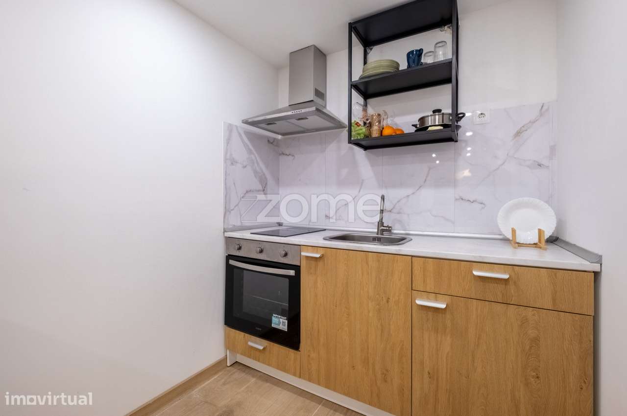 Moradia Renovada Com 2 Estudios Independentes R Bonjardim Porto