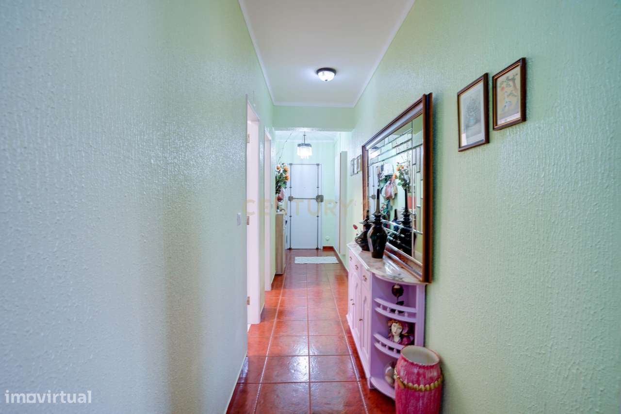 Apartamento Renovado com Vista Panorâmica em Linda-a-Velha - Grande imagem: 5/26