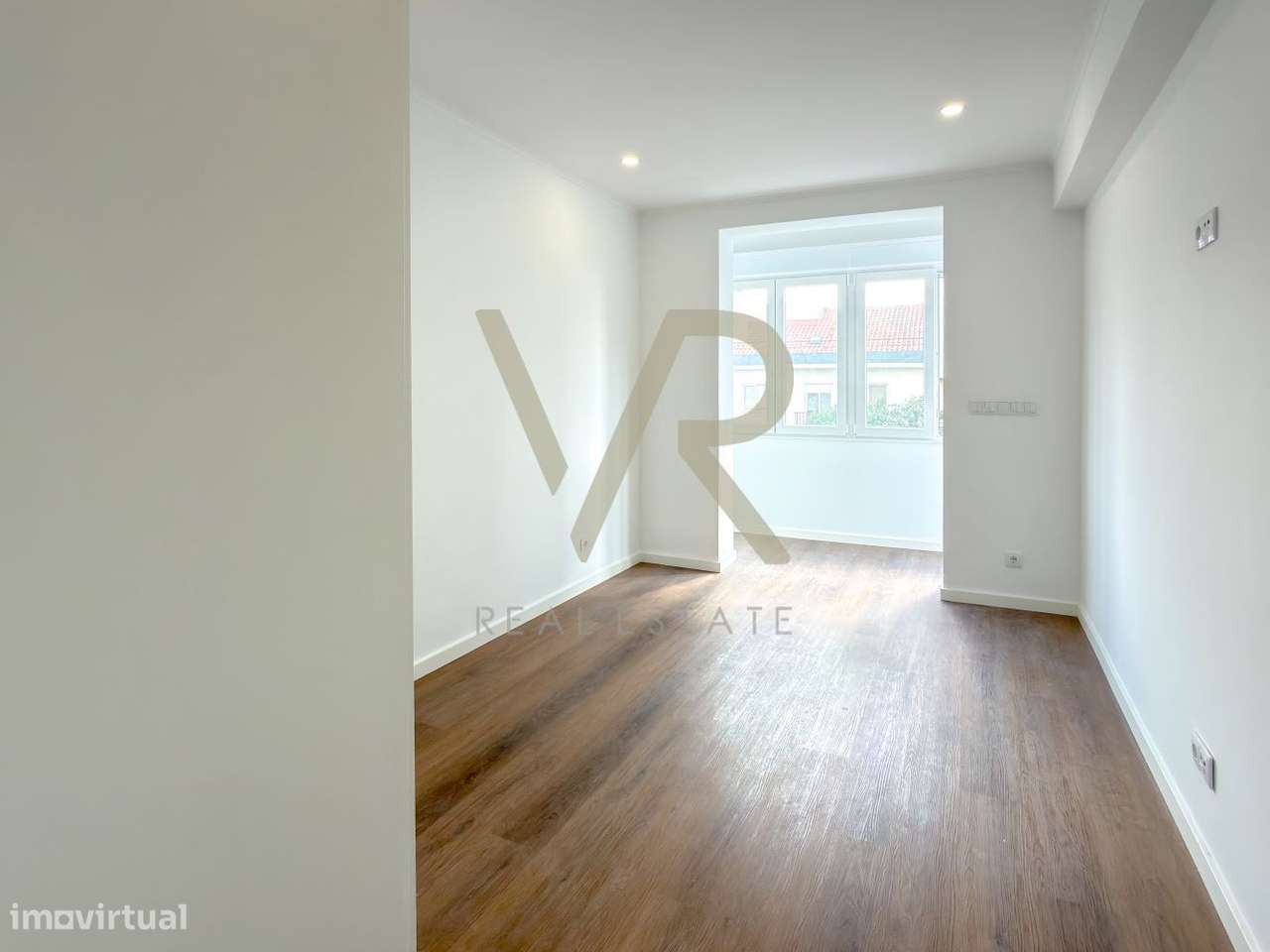 T2 Totalmente Remodelado | A 10 Min. da Reboleira | Cozinha Equipada e-12