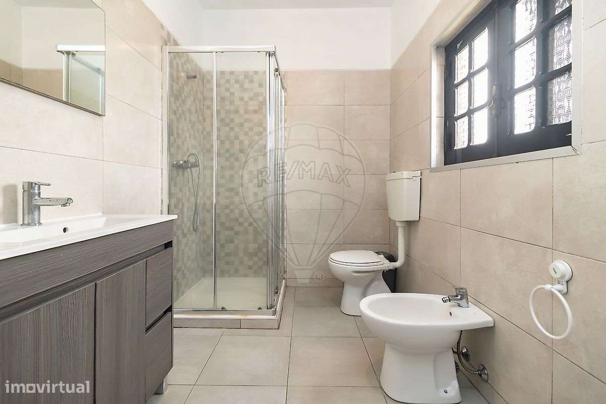 Moradia T5 + Moradia T2 | Terreno 3.717 m² | Azeitão-16