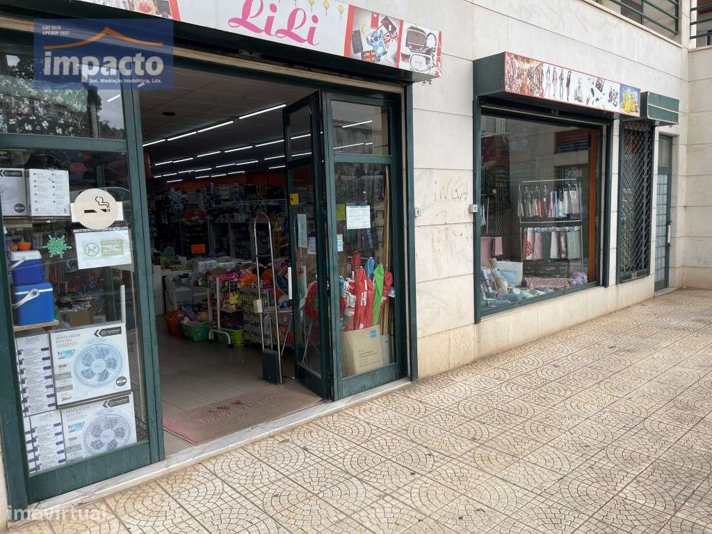 Loja 375 m2, c/ rendimento, Vialonga - Grande imagem: 5/5