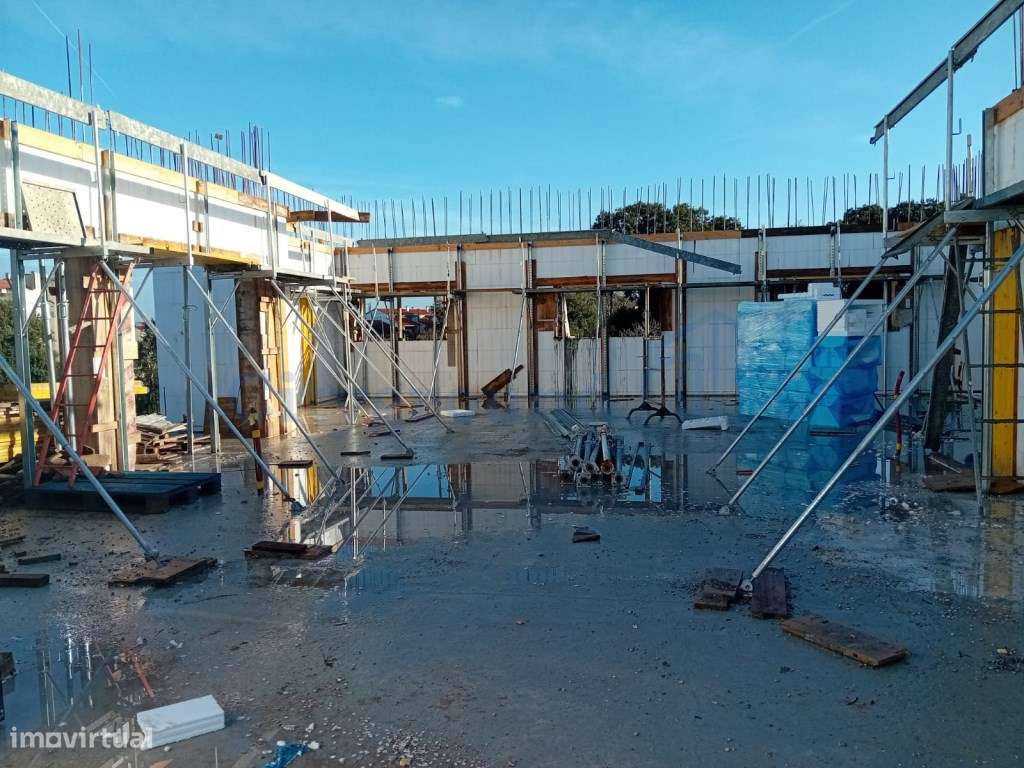 Apartamento T2 em Condomínio Fechado nos Pousos - Tecnologia Verde-8