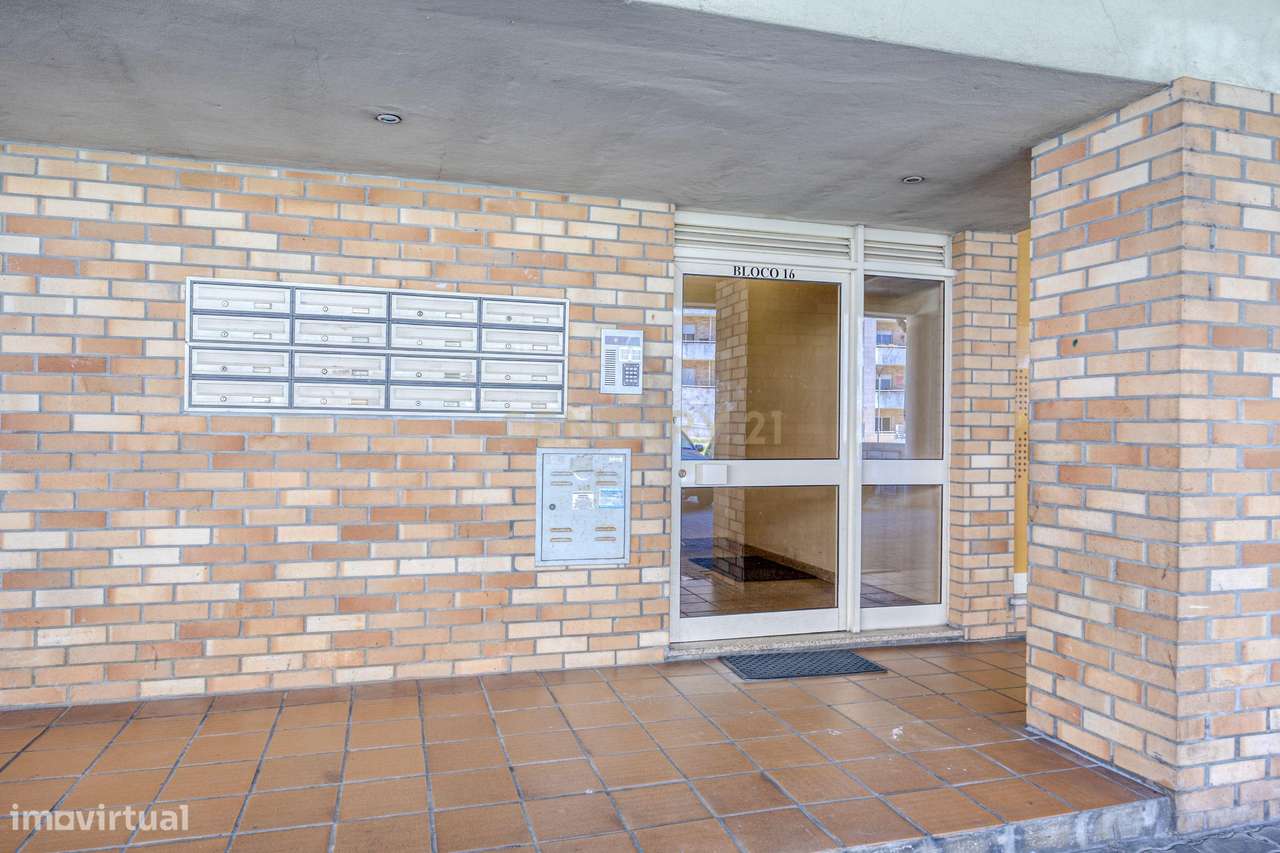 Apartamento T3 com varanda e Box fechada-28