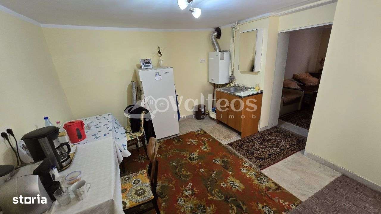 Resita, de vânzare casă, două corpuri, curte, zona centrală - Imagine principală: 4/20