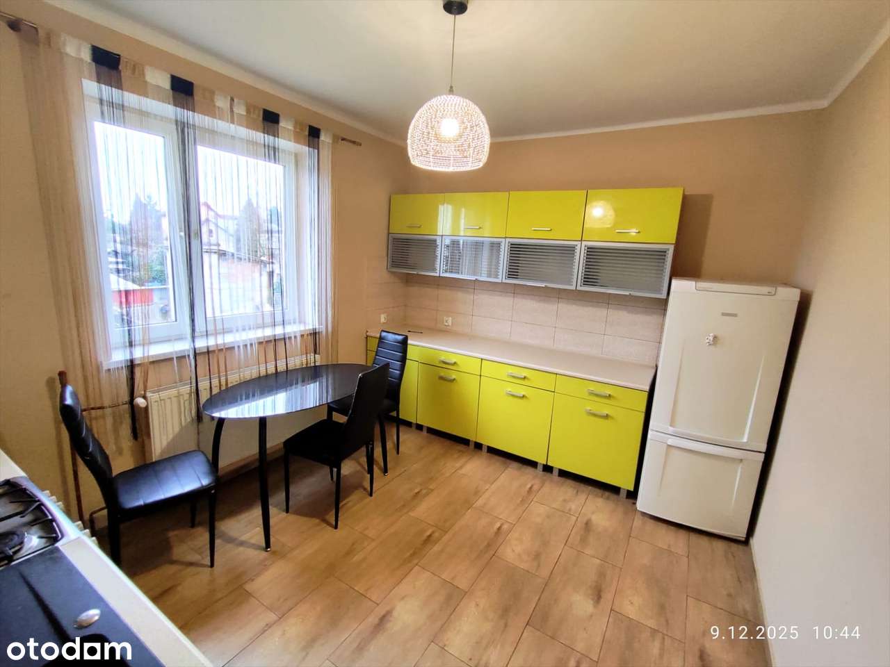 Dom z dwoma niezależnymi mieszkaniami.-7