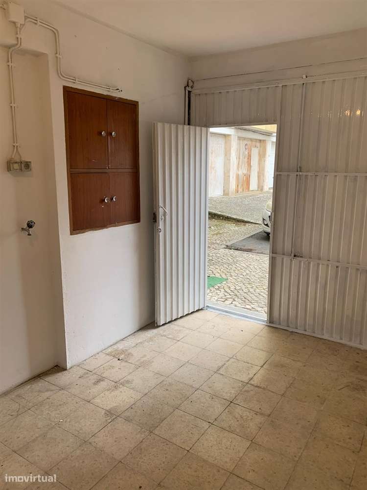 Garagem para arrendar com 14 m² em Mem- Martims Garagem para arrendame - Grande imagem: 2/11