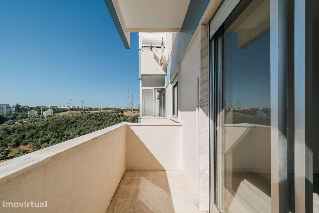 Apartamento T3 Totalmente Remodelado em Santa Clara | Varanda-17