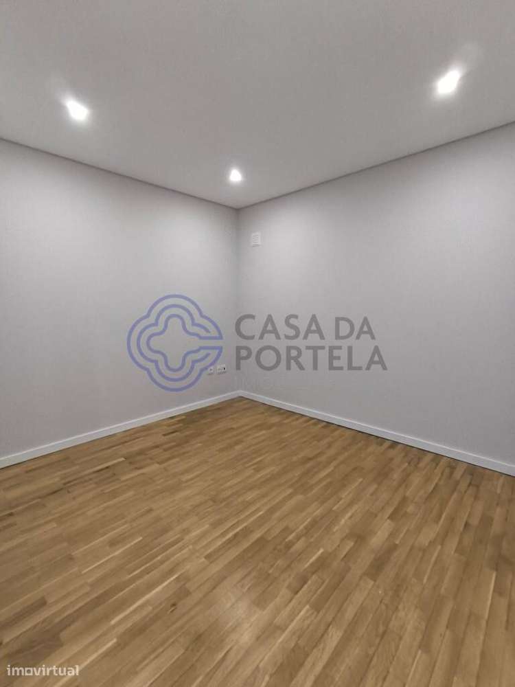 Apartamento T2+1 totalmente remodelado em Monte dos Burgos - Grande imagem: 5/26